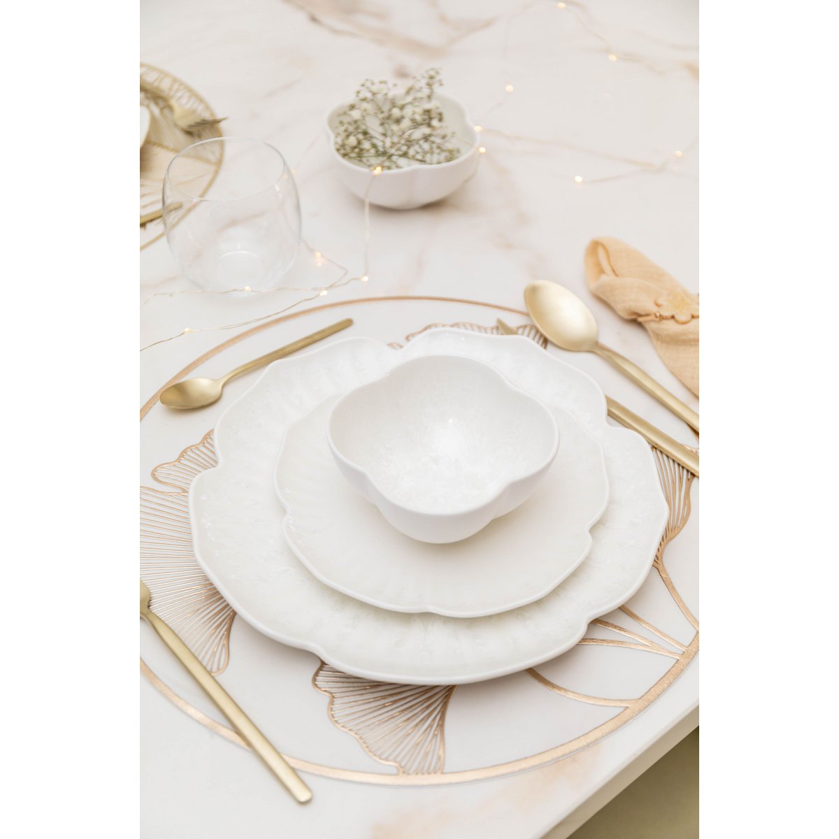 Assiette plate en porcelaine blanche Florale 25.5cm