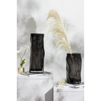 Vase cylindrique en verre de forme irrégulière, comme du bois noir. ABU30GR
