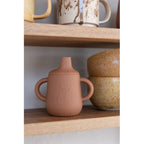 Gobelet en silicone Aiko avec couvercle sippy
