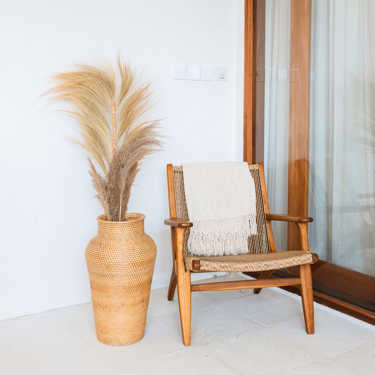 Vase rond en rotin tressé – Grand vase décoratif bohème – Vase haut et étroit – Vase de sol fait à la main à partir de fibres naturelles (Ø 30 cm) KIDUNG