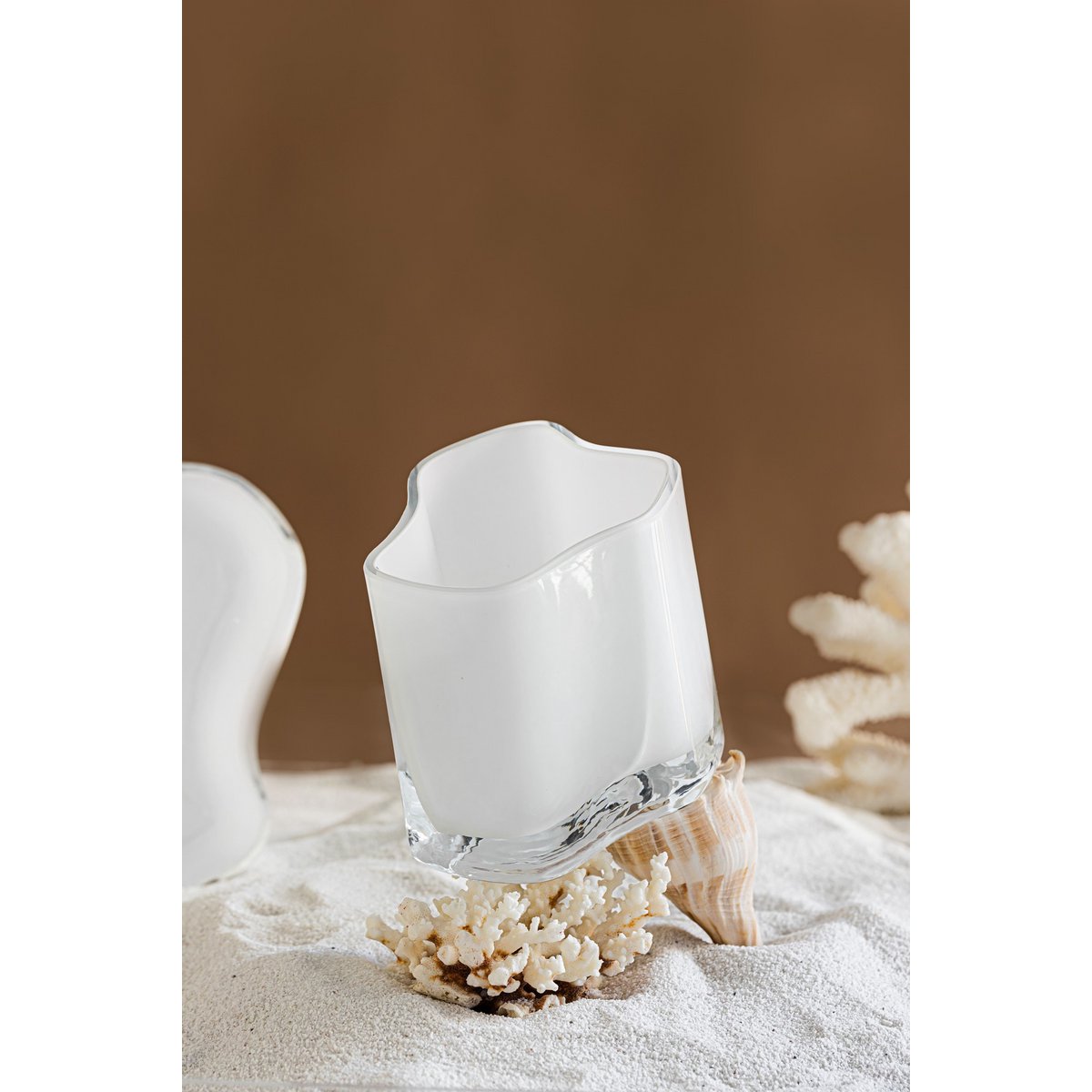 Neue Vase mit modernem Design, inspiriert von CORAL und Aalto, COR13WH
