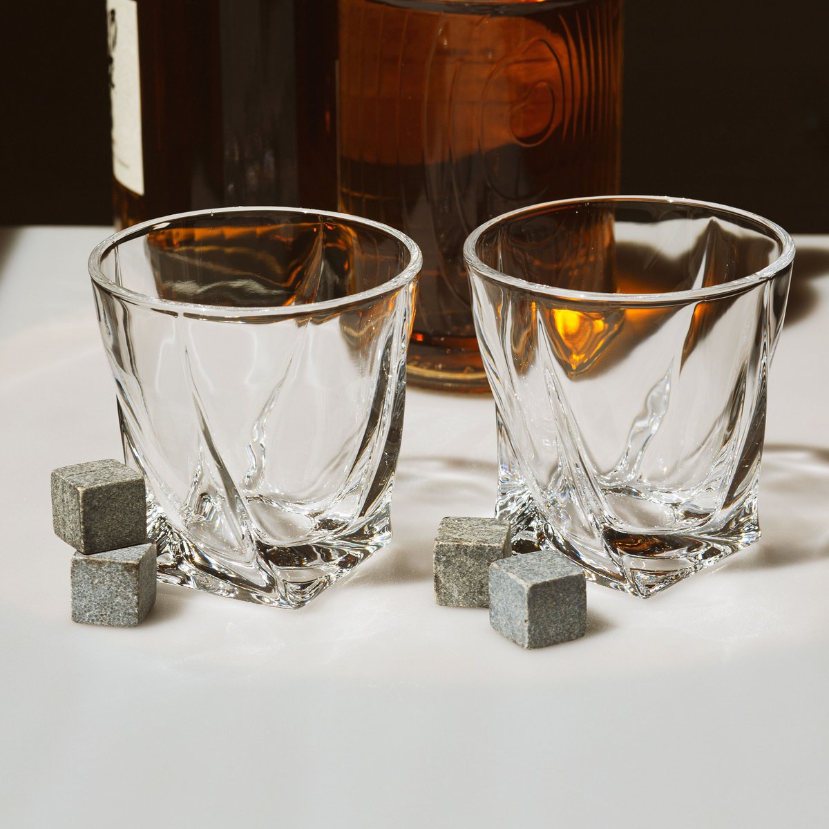 Verres à whisky - Twisted (lot de 2) avec 2 pierres de glace (pierres de refroidissement)