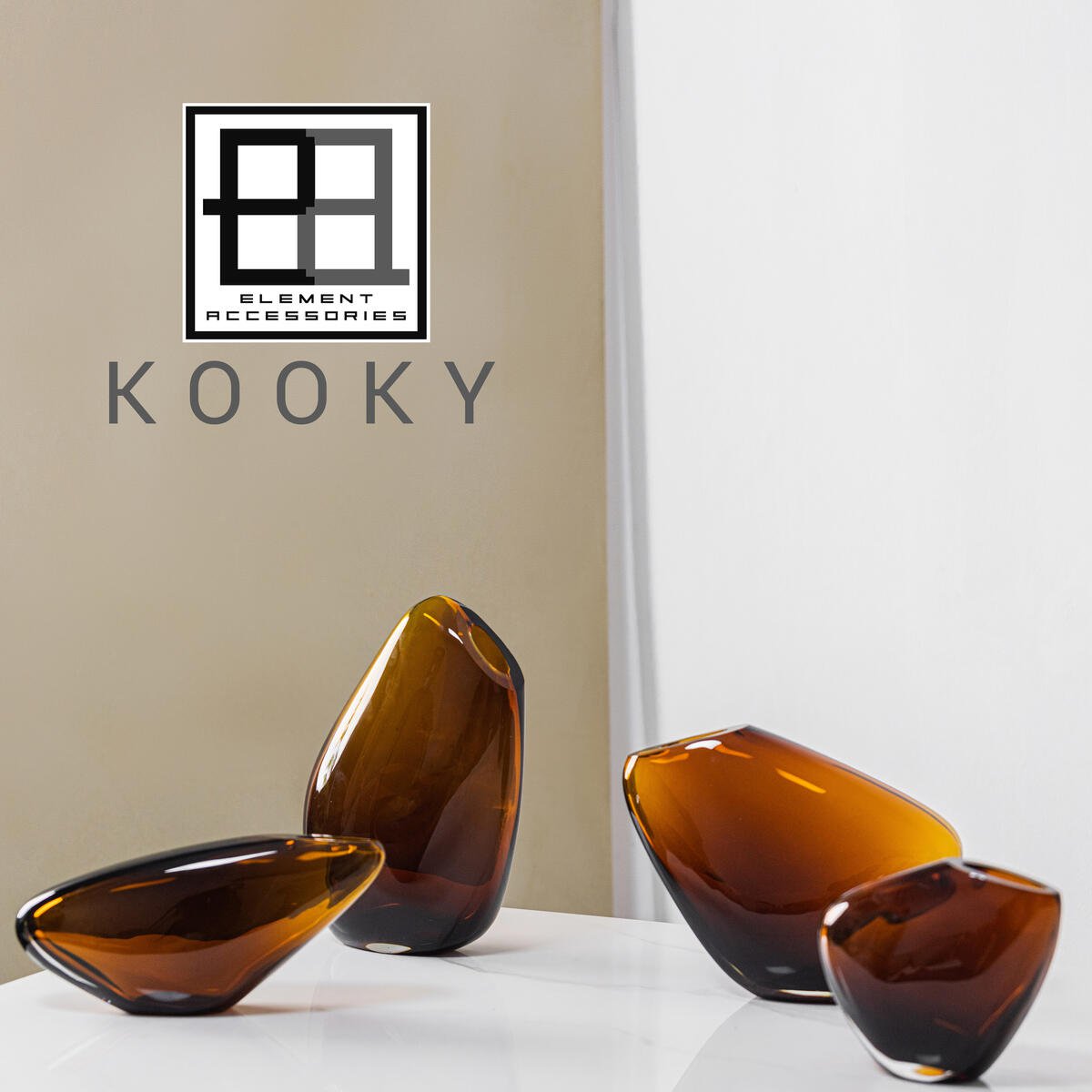 Vase en verre de luxe allongé au design organique innovant, KOOKY13AM