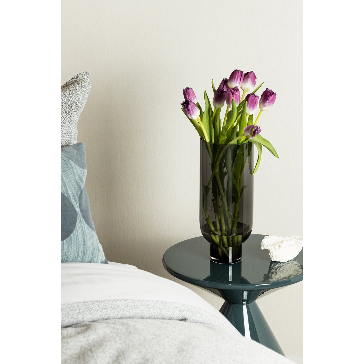 Modern, understated glass vase, cylindrical shape on an elegant base, dark grey, OMAHA14GR