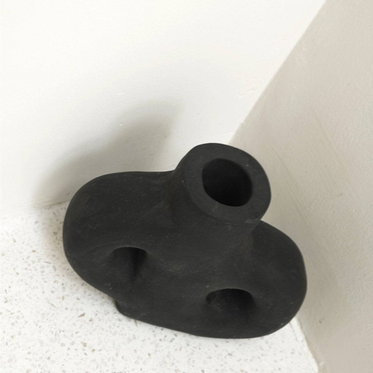 Vase noir petit vase décoratif moulé à la main en argile pour fleurs séchées ou fraîches LEMBAH