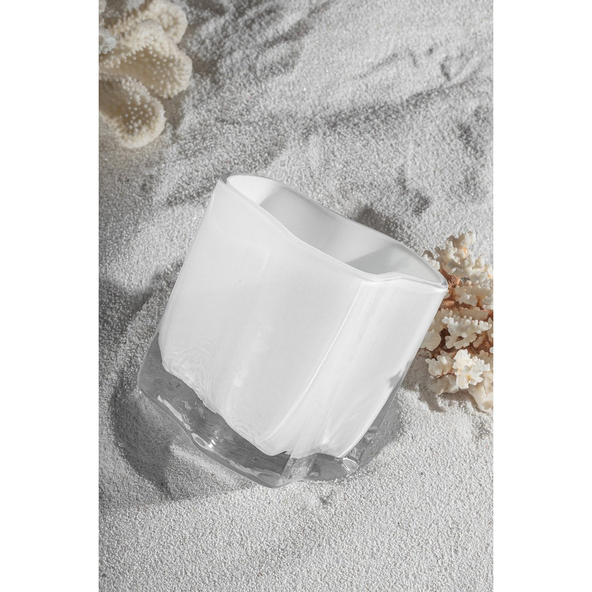 Neue Vase mit modernem Design, inspiriert von CORAL und Aalto, COR13WH