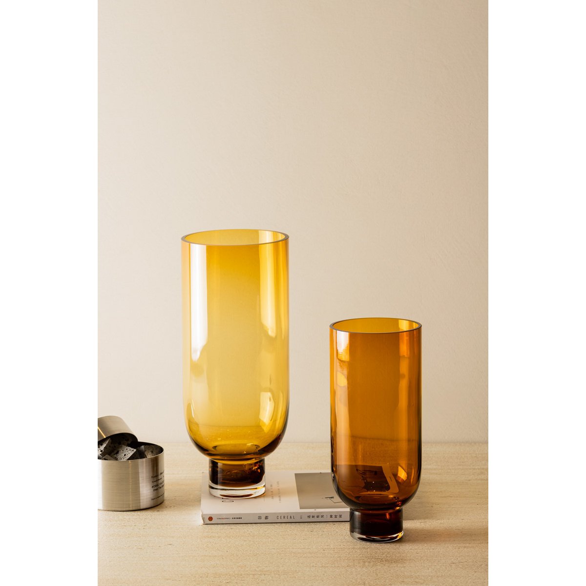 Art de la Table Grand vase en verre sobre et moderne, forme cylindrique sur une base solide, orange foncé chaud, OMAHA18AM Zistyhome art de la table