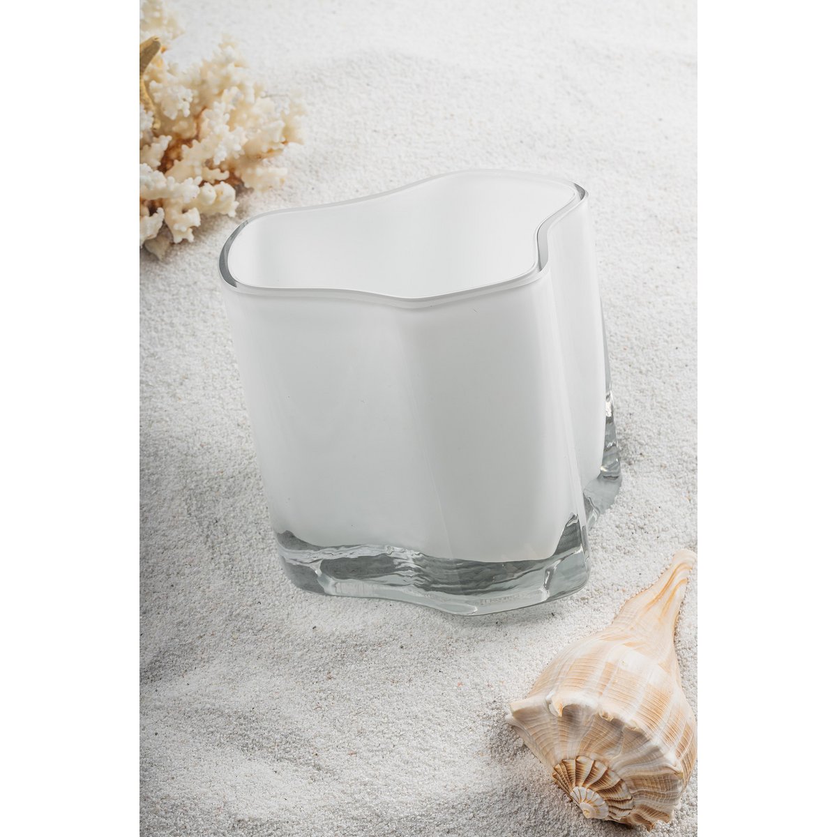 Neue Vase mit modernem Design, inspiriert von CORAL und Aalto, COR13WH