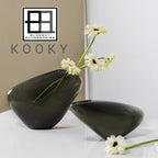 Vase au design innovant, forme organique semblable à un galet, KOOKY21GR