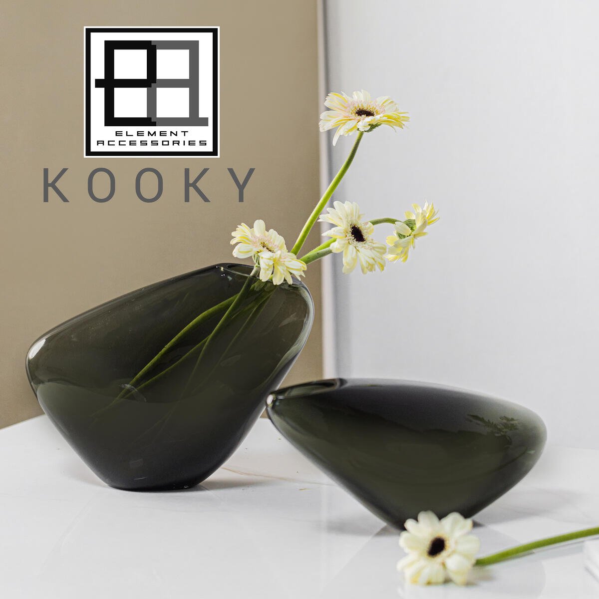 Vase au design innovant, forme organique semblable à un galet, KOOKY21GR