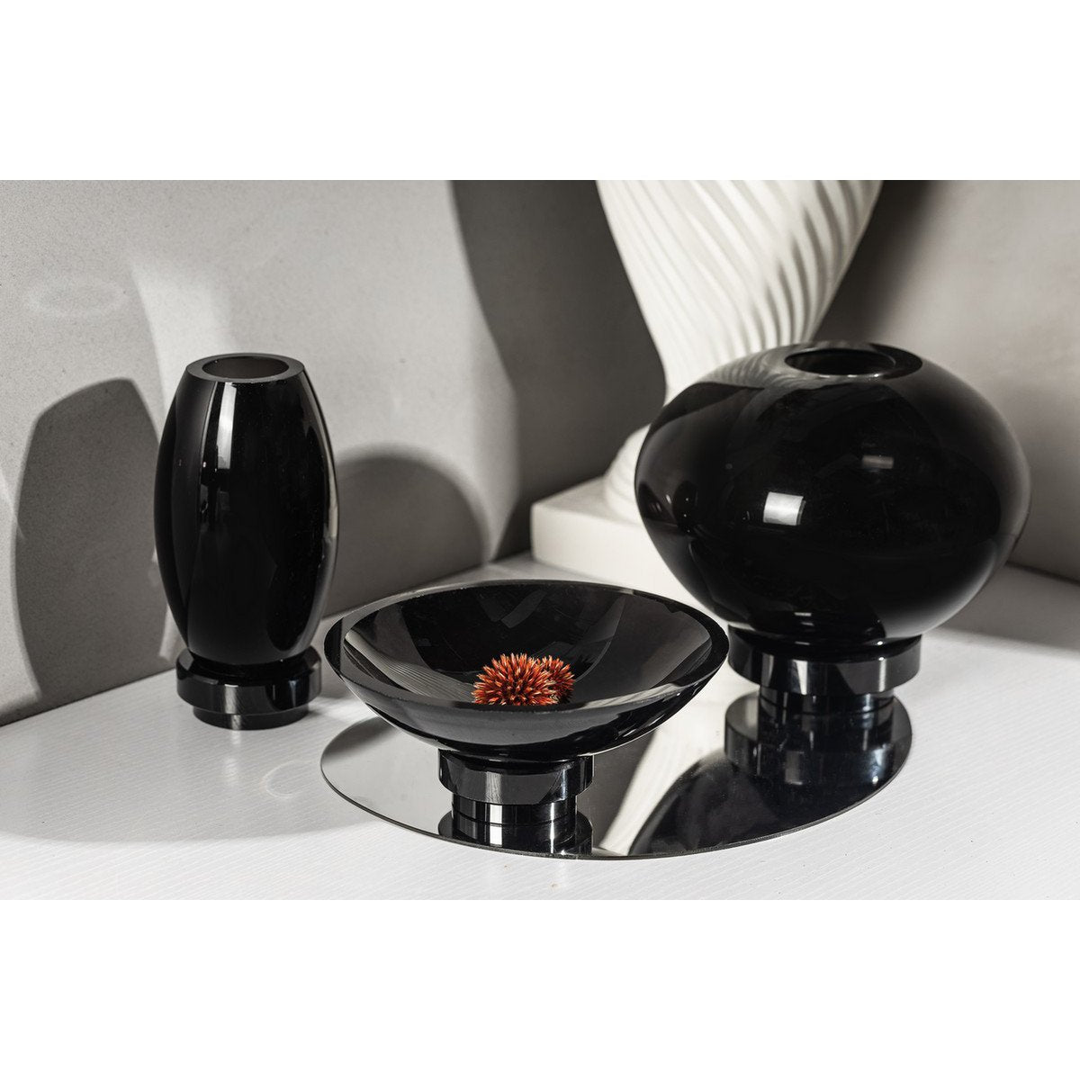 Vase boule design innovant, verre noir, RUD00_Luxury Edition