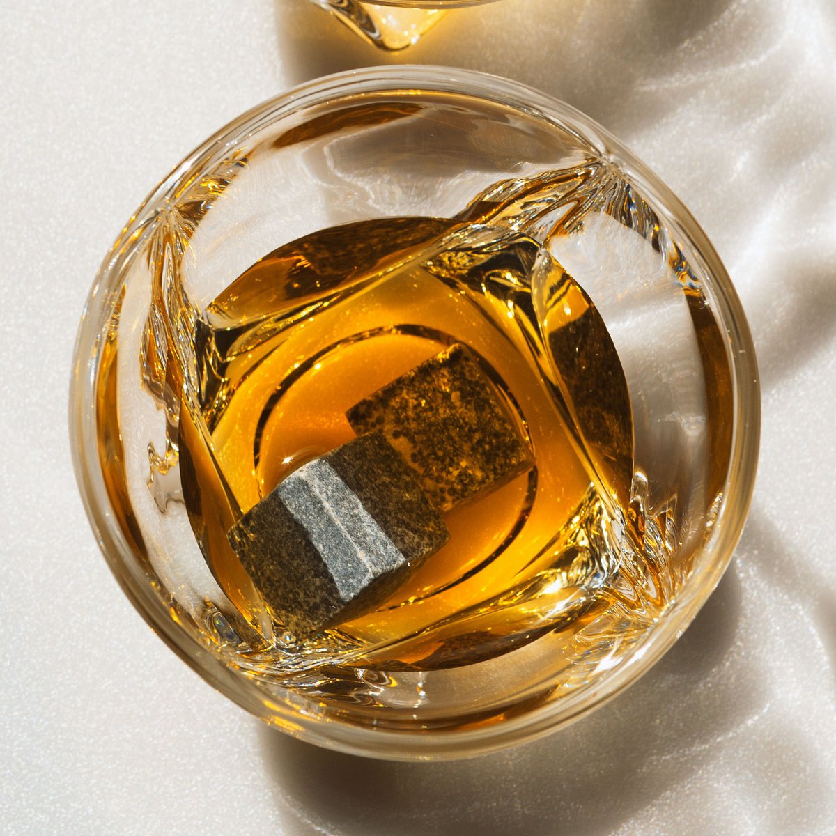 Verres à whisky - Twisted (lot de 2) avec 2 pierres de glace (pierres de refroidissement)