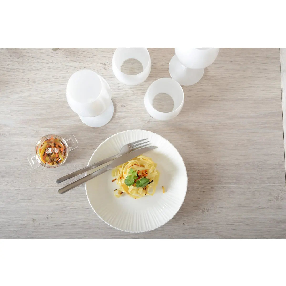 Assiette creuse blanche rosa 21x21x6.3cm AULICA