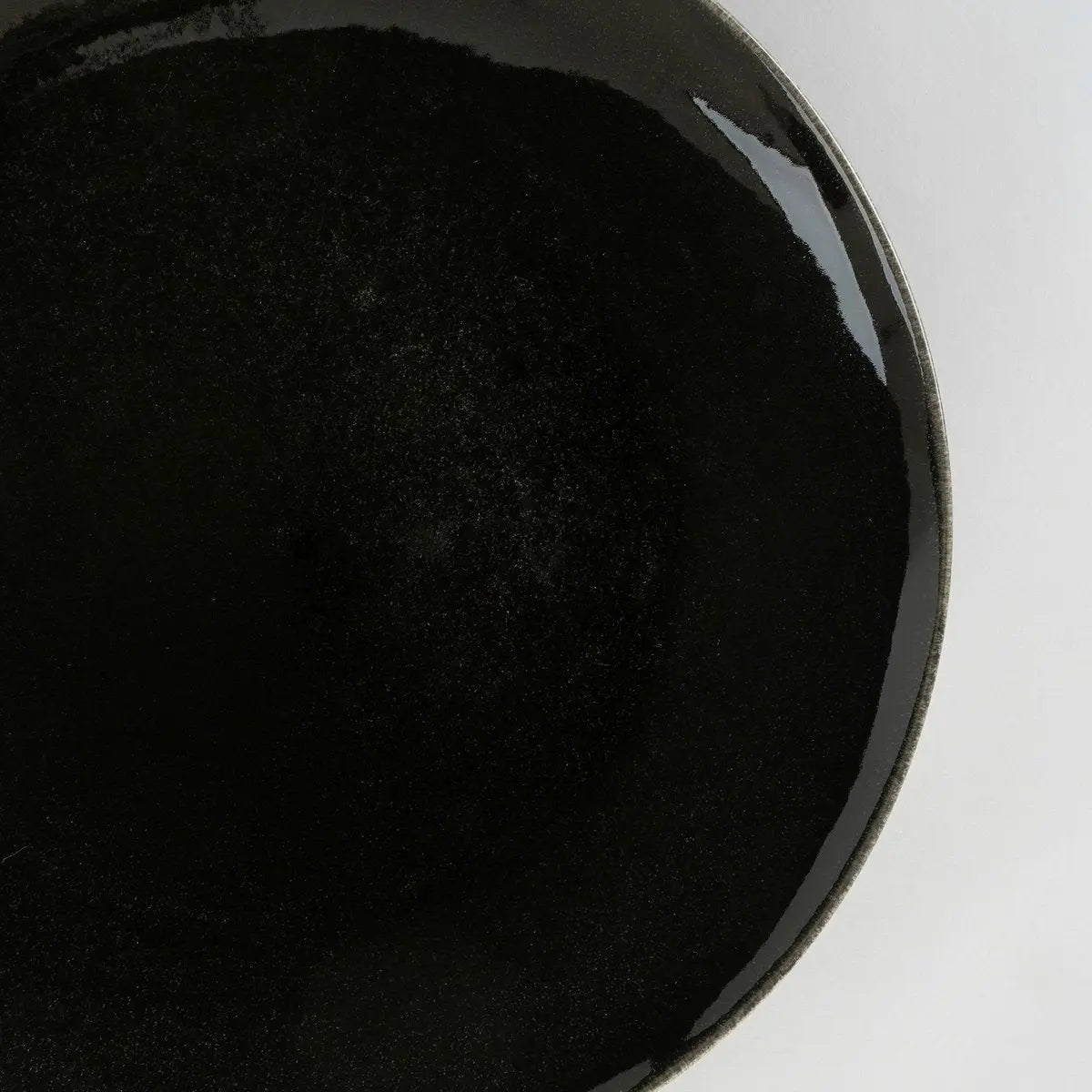 Assiette plate Tabo Noir Mica Decorations