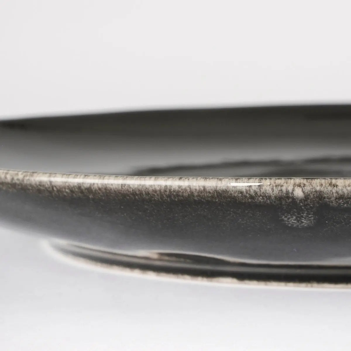 Assiette plate Tabo Noir Mica Decorations