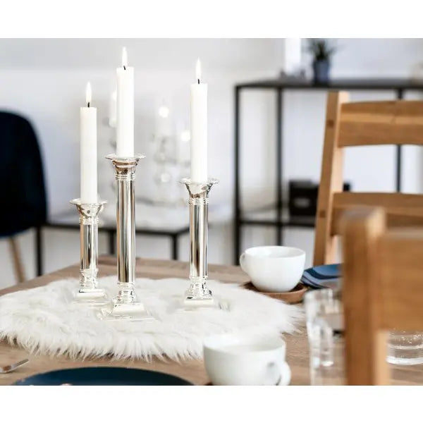 Bougeoir EDZARD Lincoln pour bougies coniques, noble argenté, résistant au ternissement, hauteur 15 cm EDZARD-SHOP.com