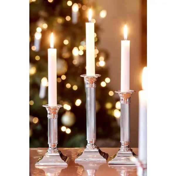 Bougeoir EDZARD Lincoln pour bougies en bâtonnet, tige cannelée, noble argenté, protégé contre la ternissure, H 19 cm EDZARD-SHOP.com