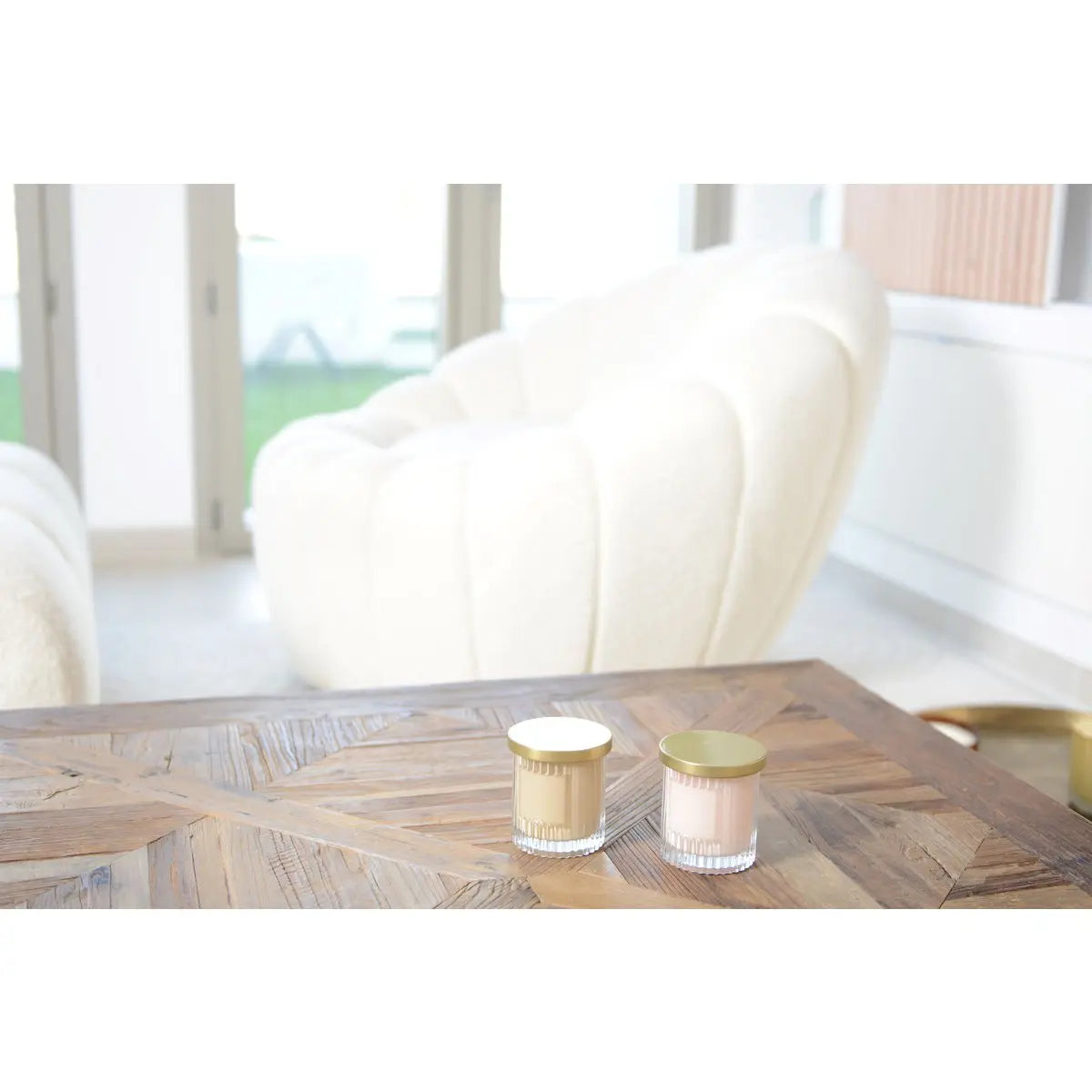 Bougie marron avec couvercle doré parfum coco AULICA