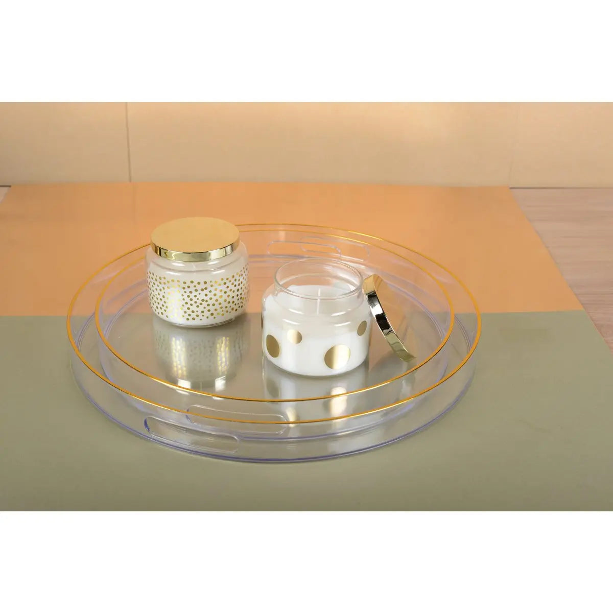 Bougie ronde avec petits points et couvercle doré parfum sauge AULICA