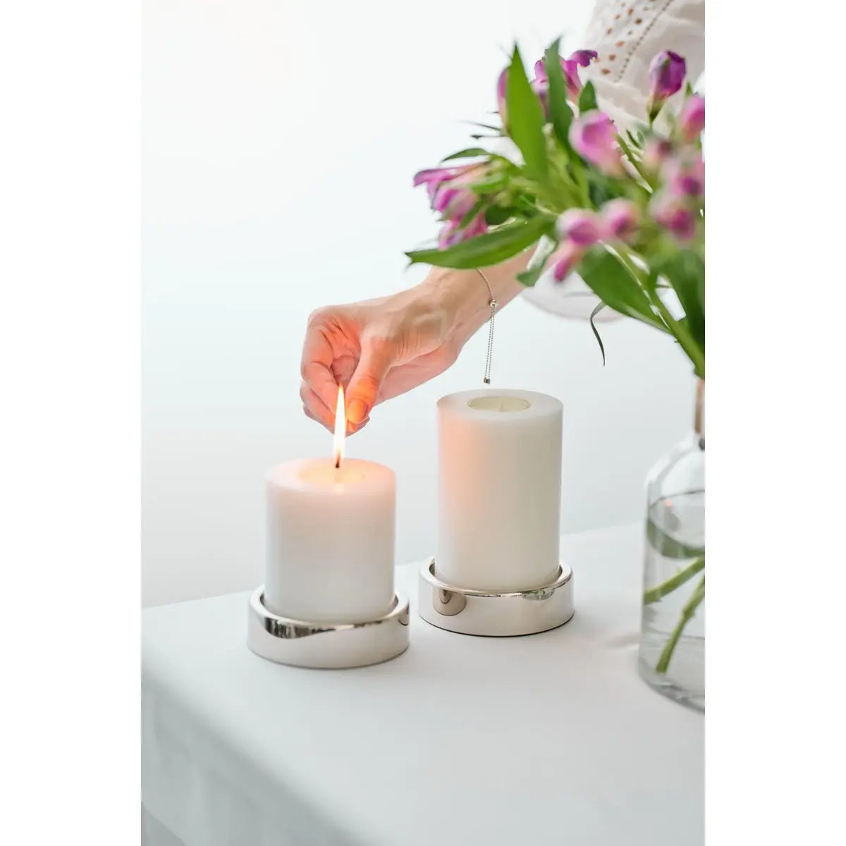 EDZARD EDZARD set de 2 bougeoirs Sanremo, noble argenté, résistant au ternissement, ø 10 cm, pour bougies piliers EDZARD-SHOP.com