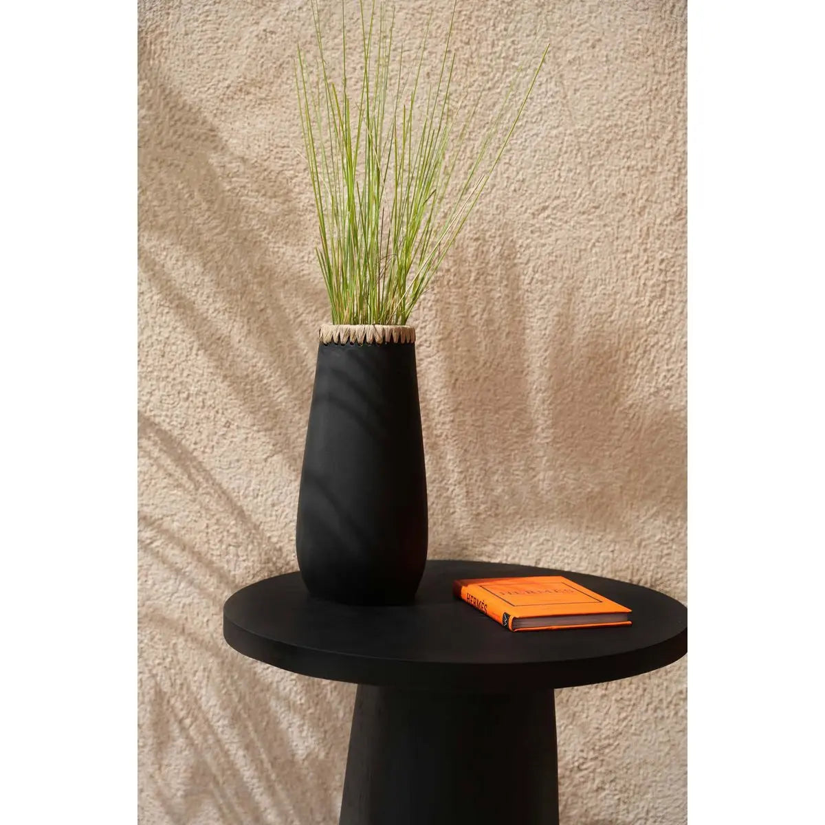 Le Vase Sneaky - Noir Naturel - L Bazar Bizar Living