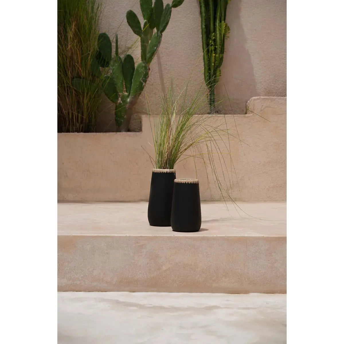 Le Vase Sneaky - Noir Naturel - L Bazar Bizar Living