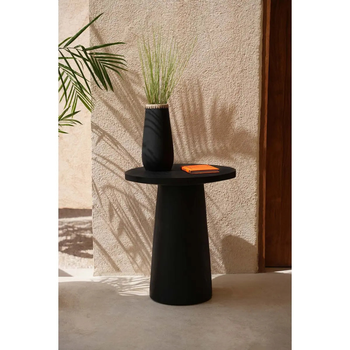 Le Vase Sneaky - Noir Naturel - L Bazar Bizar Living