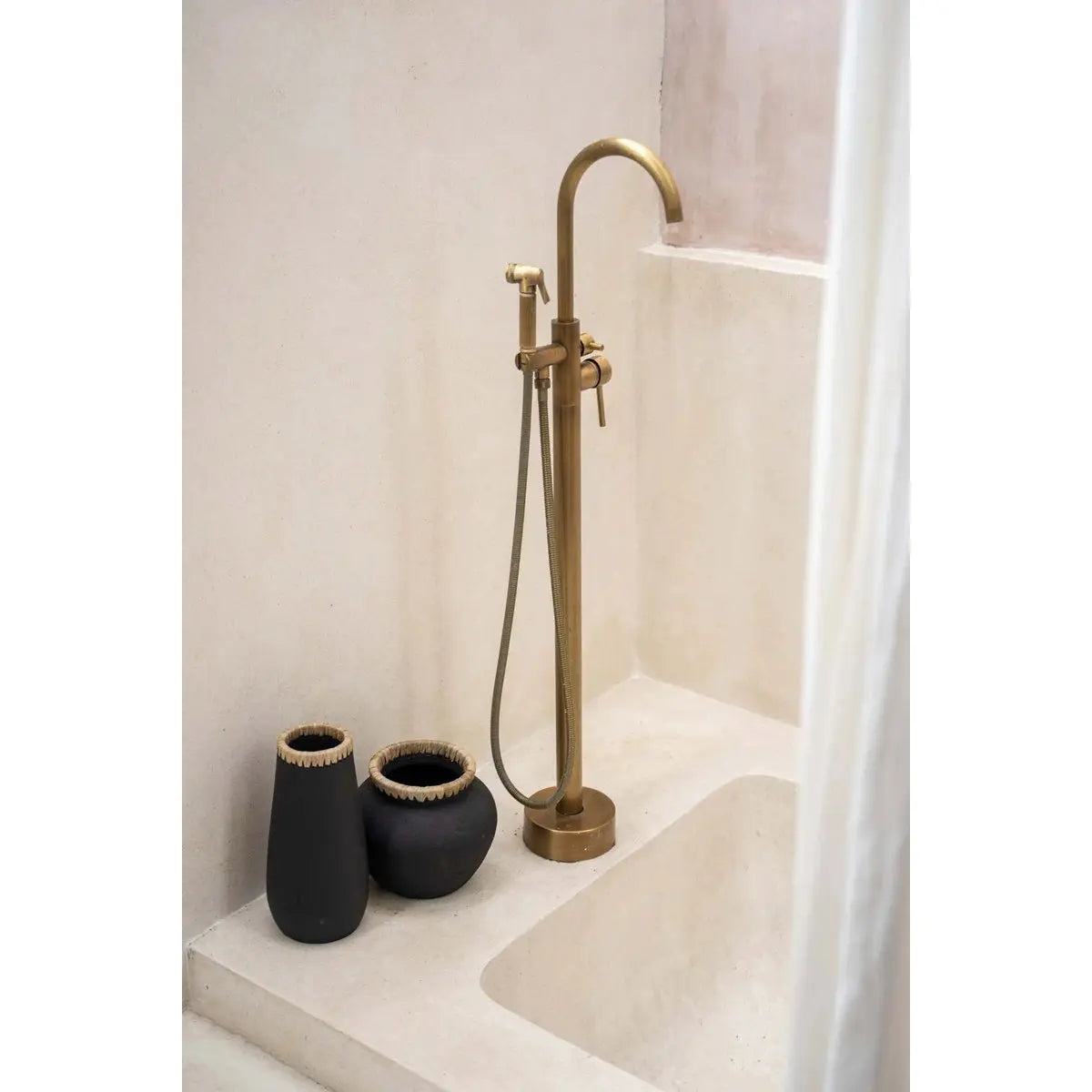 Le Vase Sneaky - Noir Naturel - L Bazar Bizar Living
