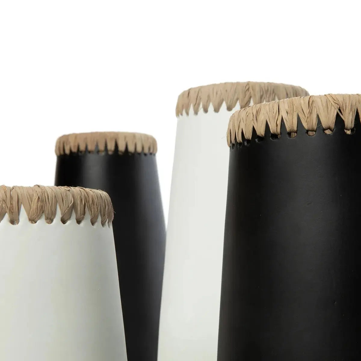 Le Vase Sneaky - Noir Naturel - M Bazar Bizar Living