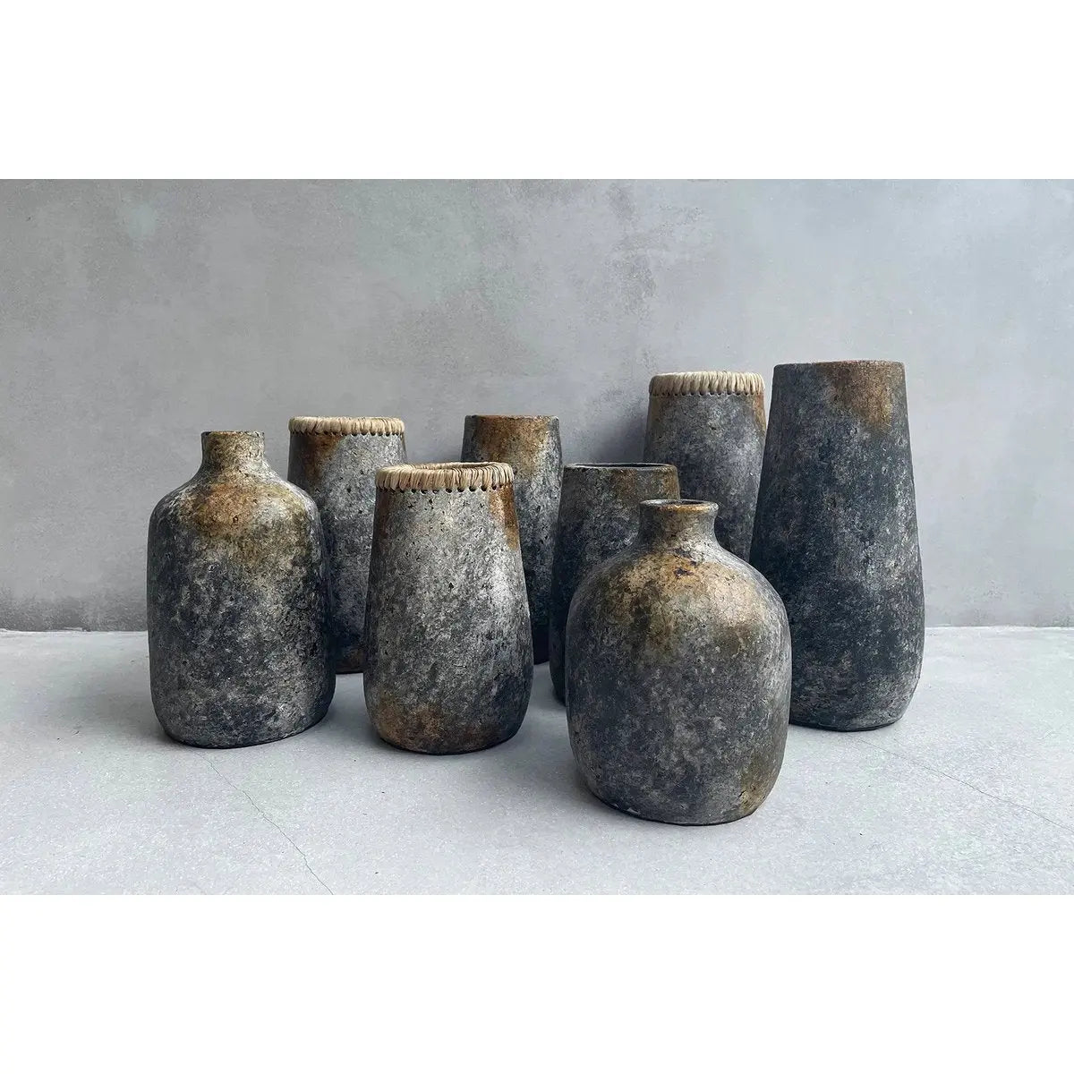 Le Vase Sournois - Gris Antique - L Bazar Bizar Living