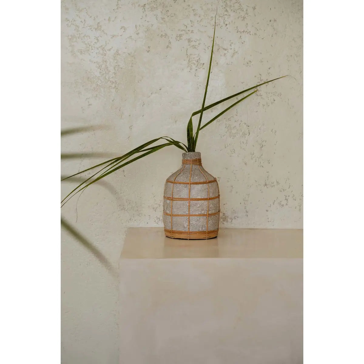 Le Vase Whoopy - Béton Naturel - L Bazar Bizar Living