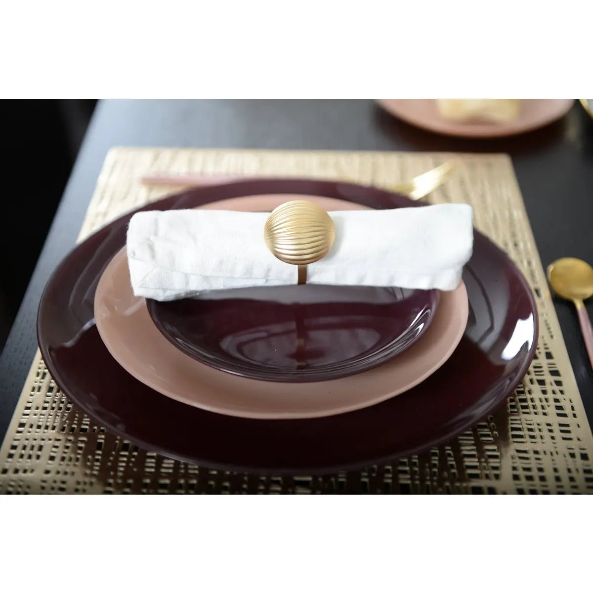 Lot de 4 ronds de serviettes boutons dorés mat AULICA