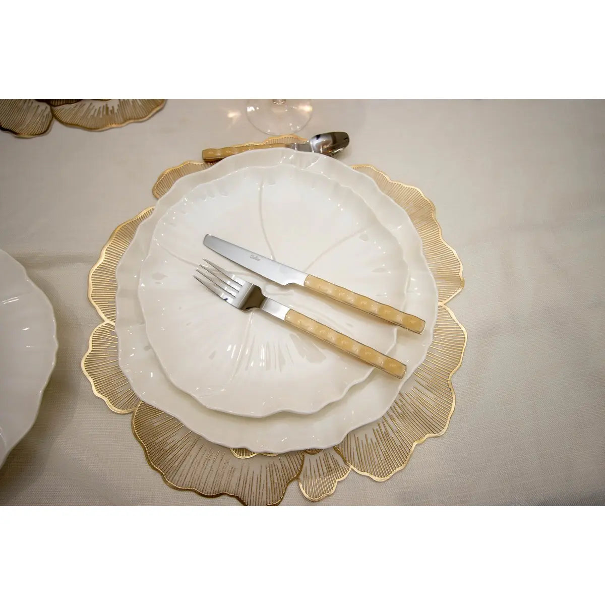 Ménagère 24 pièces en argent avec manche beige AULICA