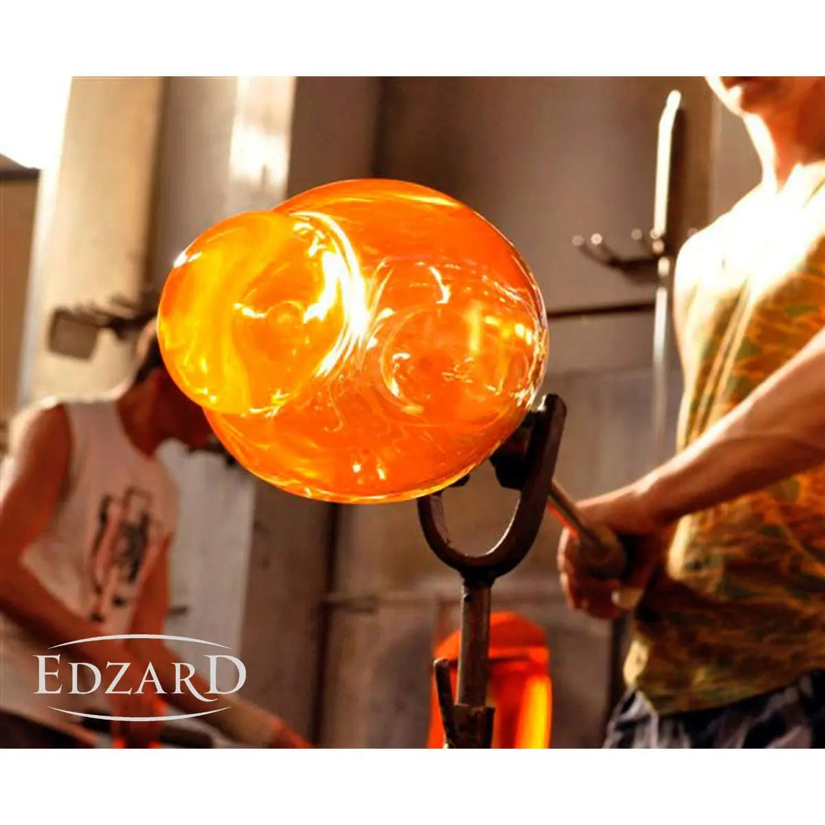 Pichet EDZARD Olivia, verre cristal soufflé à la bouche avec rebord en platine, hauteur 16 cm, capacité 1,0 litre EDZARD-SHOP.com