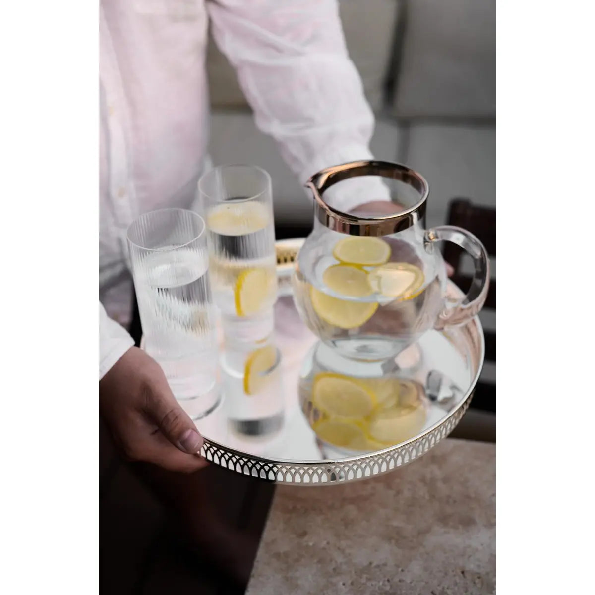 Pichet EDZARD Olivia, verre en cristal soufflé à la bouche avec bord en platine, hauteur 17 cm, capacité 1,5 litre EDZARD-SHOP.com