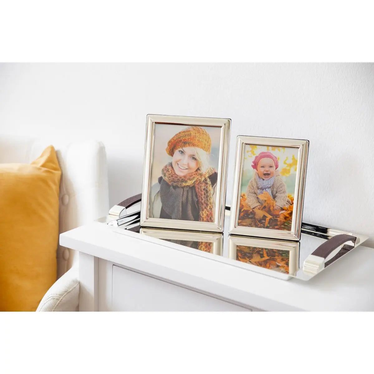 Plateau EDZARD Plateau de service Kairo avec poignées en cuir synthétique, rectangulaire, argenté noble, 41 x 24 cm EDZARD-SHOP.com