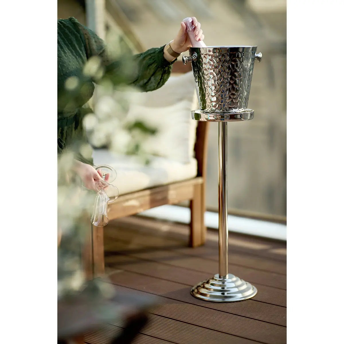 Seau à champagne EDZARD Capri avec support, acier inoxydable poli, motif extérieur, H 85 cm, glacière H 23 cm EDZARD-SHOP.com