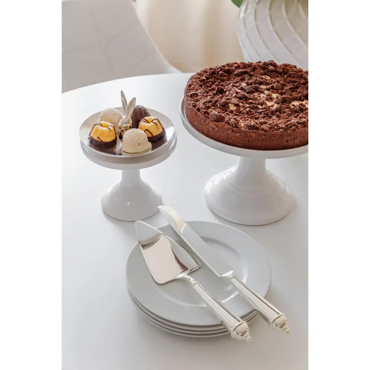 Serviette à gâteau et couteau à gâteau EDZARD, argenté, résistant au ternissement, longueur du couteau 32 cm, longueur du levier 28 cm EDZARD-SHOP.com