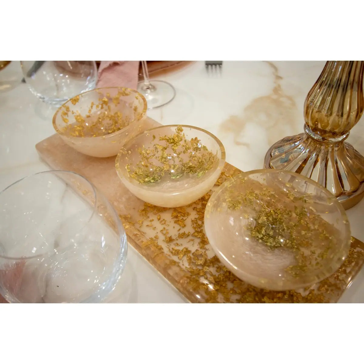 Set apéritif de 3 coupelle sur plateau en résine paillette AULICA