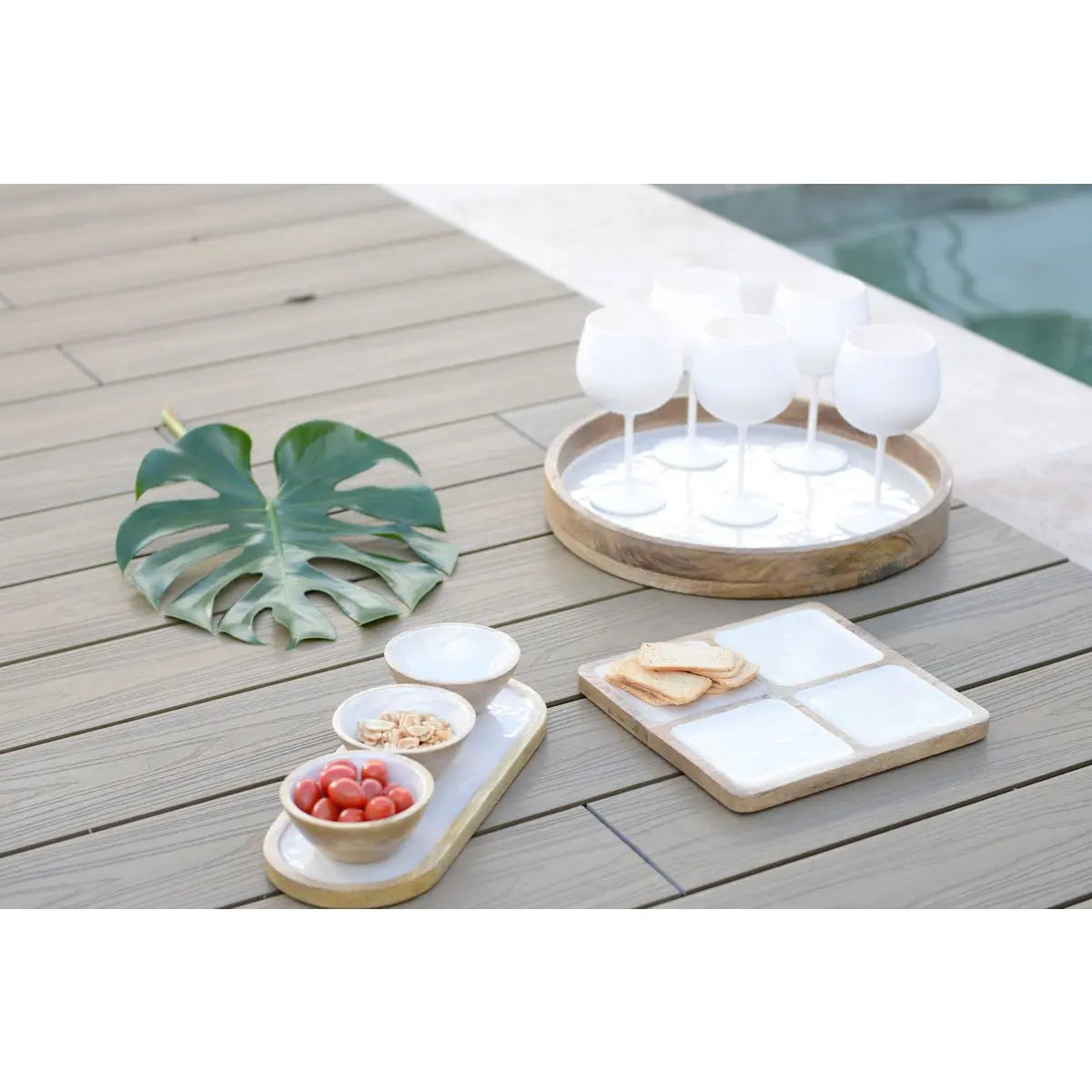 Set apéritif de 3 coupelles blanches sur plateau blanc en bois AULICA