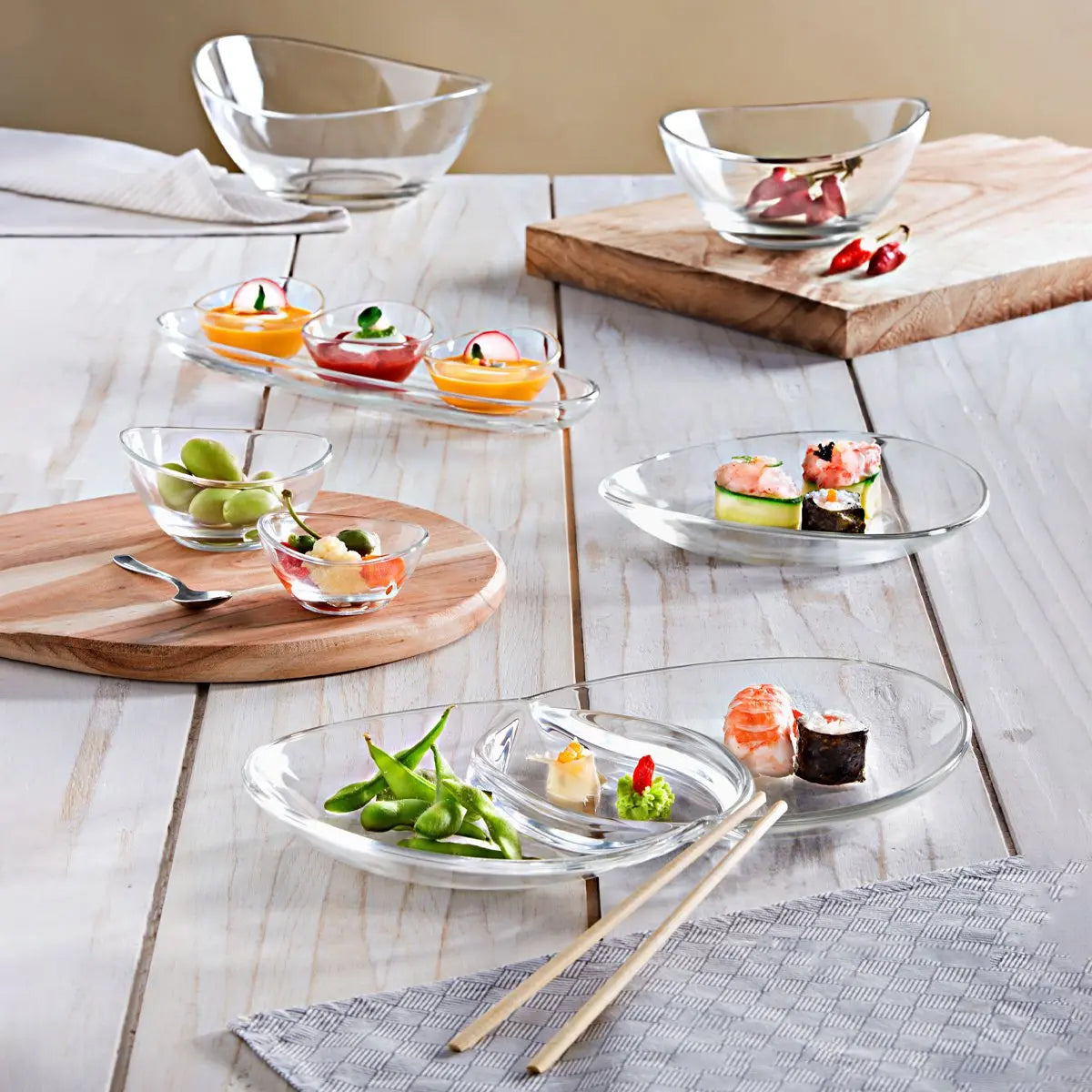Set apéritif de 3 coupelles sur plateau transparent 41cm AULICA