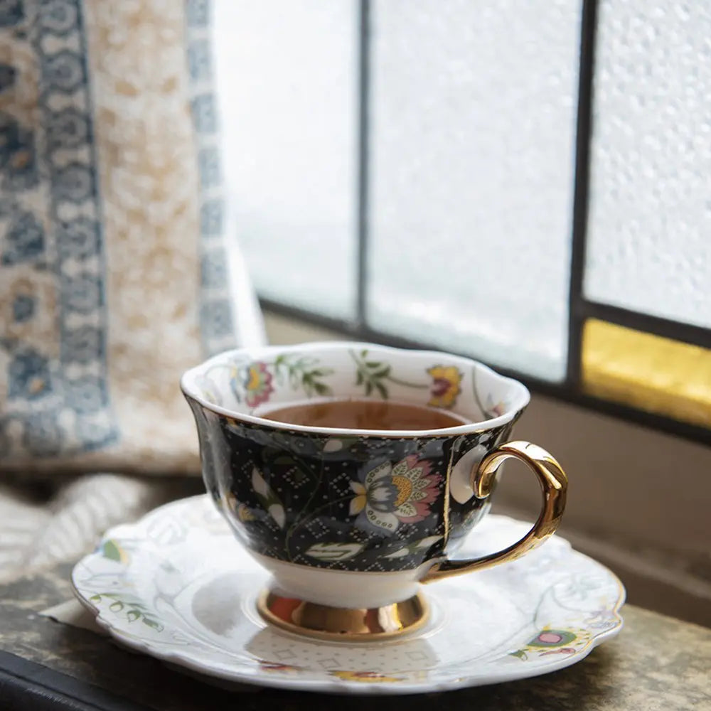 Tasse et plat 200 ml de fleurs en porcelaine noire blanche Clayre & Eef.