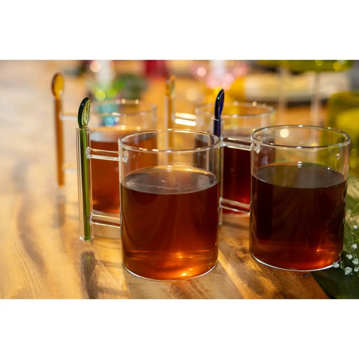 Tasses à thé en verre avec cuillères multicolores - lot de 4 AULICA