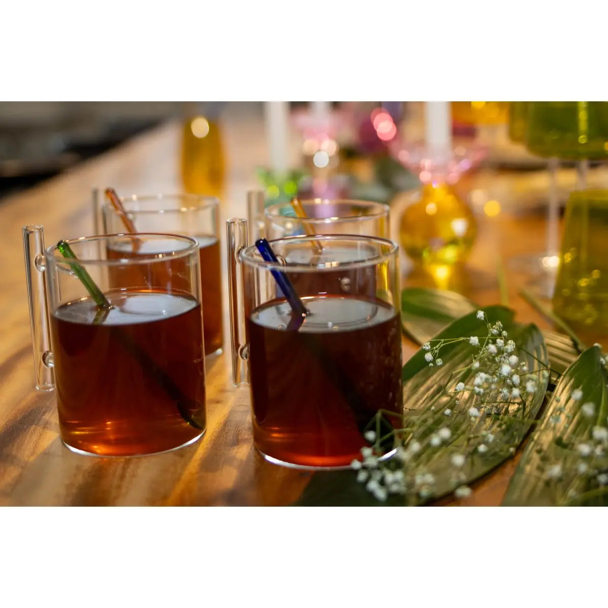 Tasses à thé en verre avec cuillères multicolores - lot de 4 AULICA