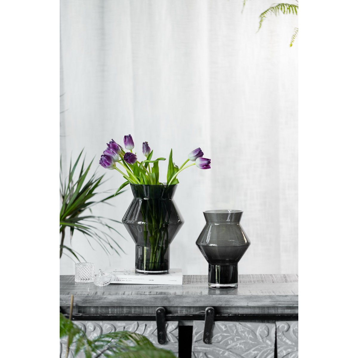 Grand vase design de forme cylindrique angulaire dentelée, verre gris foncé de haute qualité, CUZ14GR