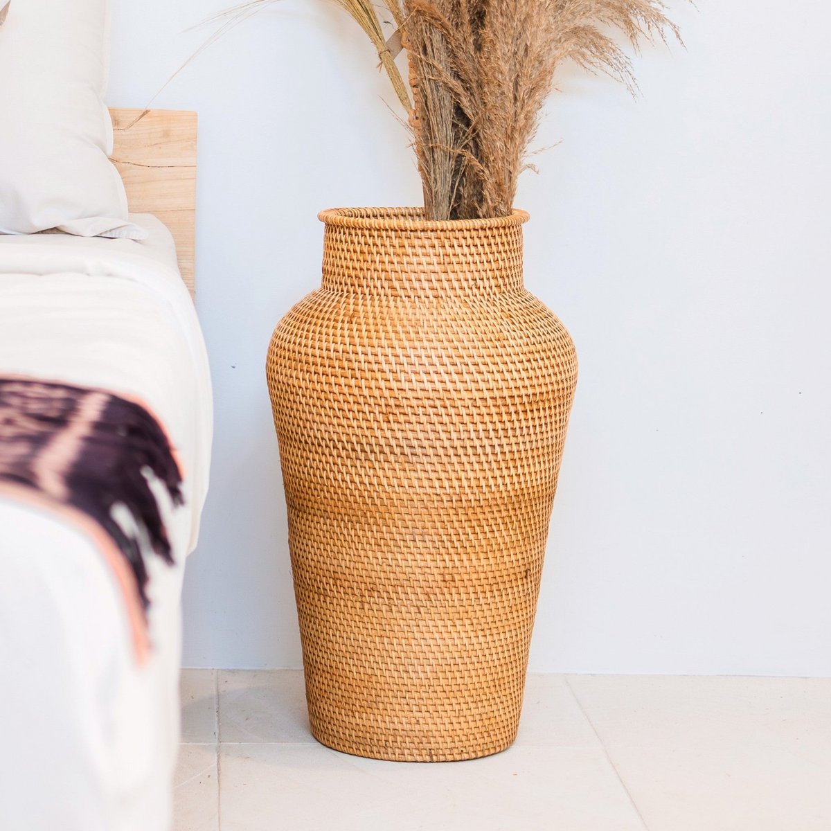 Vase rond en rotin tressé – Grand vase décoratif bohème – Vase haut et étroit – Vase de sol fait à la main à partir de fibres naturelles (Ø 30 cm) KIDUNG