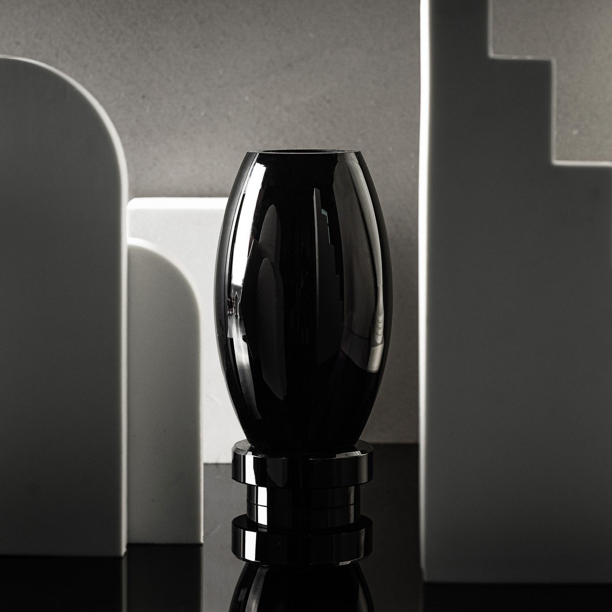 Art de la Table Grand vase moderne, design innovant, dos en verre haut de gamme. RUD44ZW Zistyhome art de la table