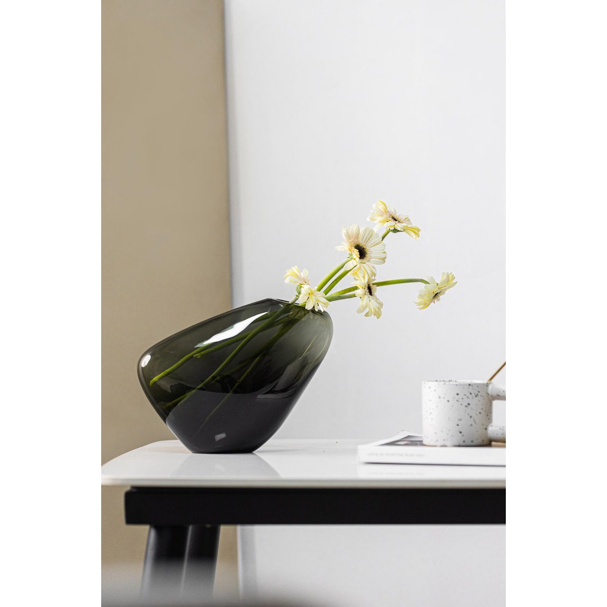 Art de la Table Vase au design innovant, forme organique semblable à un galet, KOOKY21GR Zistyhome art de la table