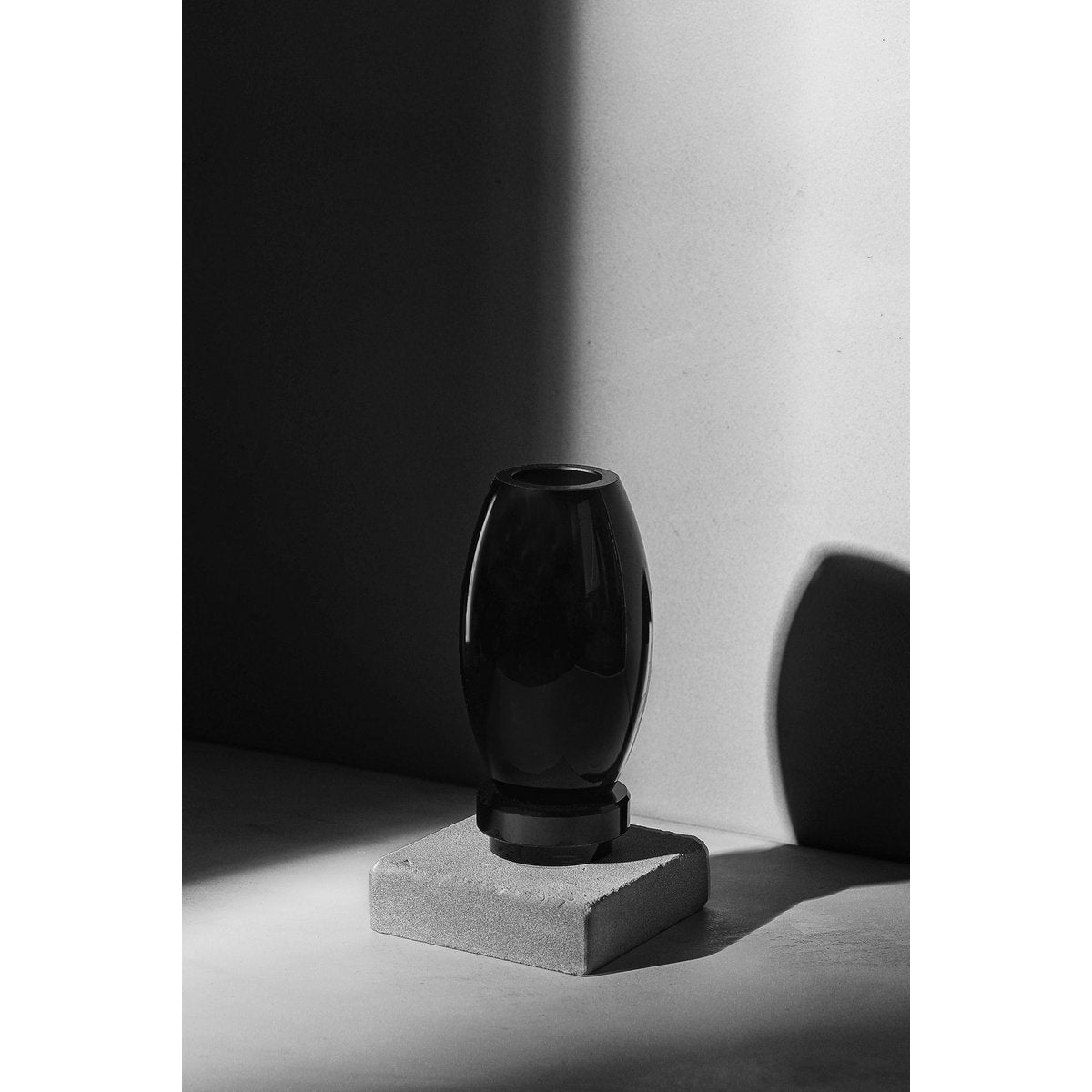 Art de la Table Grand vase moderne, design innovant, dos en verre haut de gamme. RUD44ZW Zistyhome art de la table