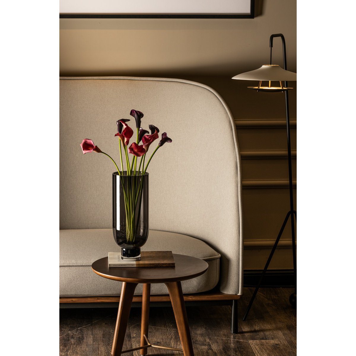 Art de la Table Grand vase en verre sobre et moderne, de forme cylindrique sur une base solide, gris foncé, OMAHA18GR Zistyhome art de la table